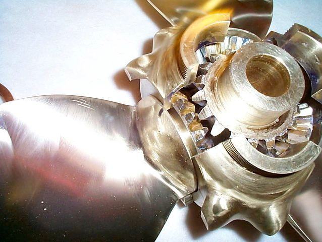A close view into the hub of a Luke feathering propeller, with the gears in the blade roots showing.